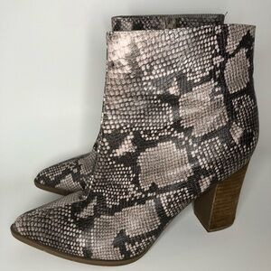 Carlos Santana “Lydia” Snake Print Faux Leather Block Heel Boots Size 10